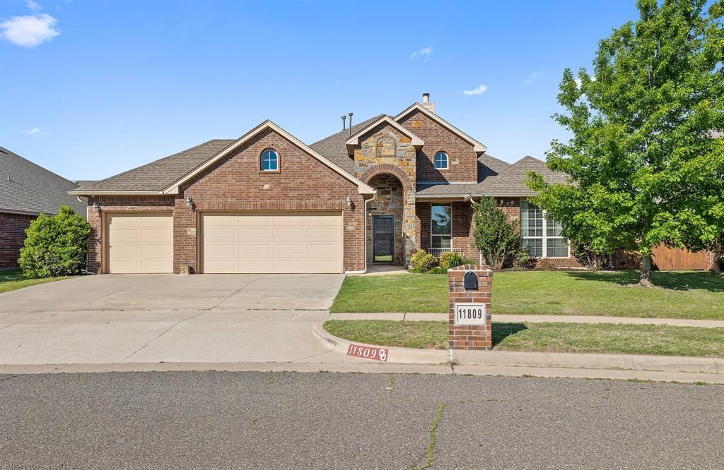 11809 Charleston Way, Yukon, OK 73099 Main Photo