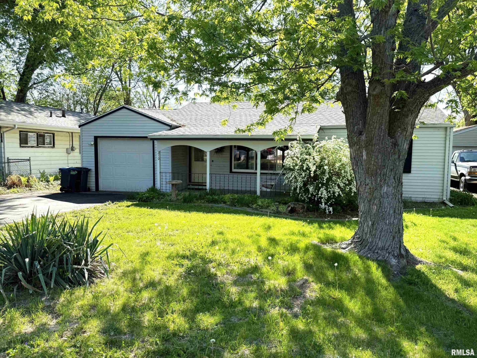 210 Bergman Avenue, East Peoria, IL 61611 Main Photo