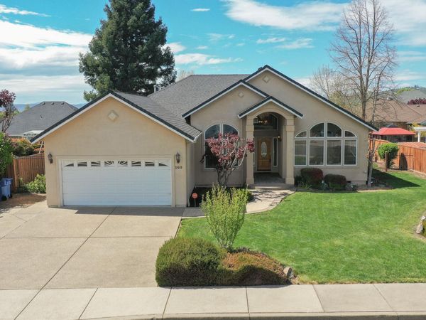160 Keystone Way, Eagle Point, OR 97524