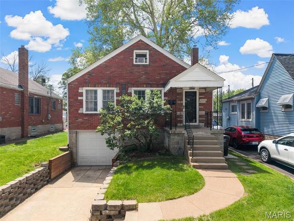 5846 Staely Avenue, St Louis, MO 63123