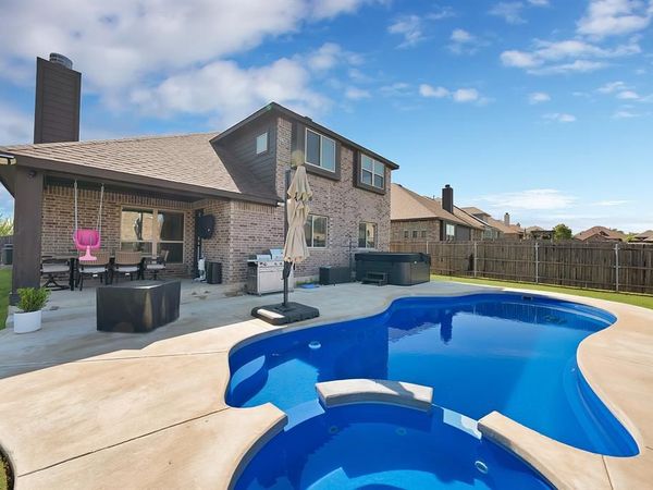 1040 Weeping Oak Drive, Burleson, TX 76028