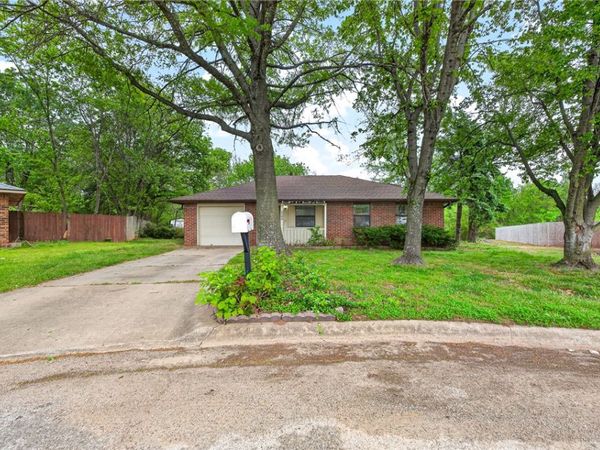 2300 W Meadow Lane , Rogers, AR 72756