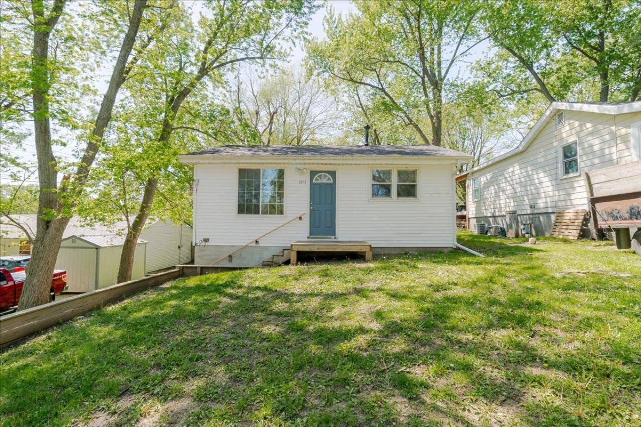 1213 Barker Street , Bloomington, IL 61701