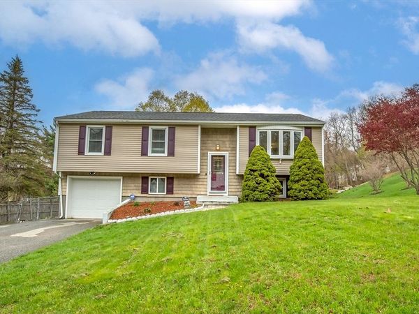285 Ellendale Circle, Springfield, MA 01128