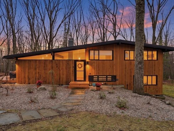 5 Gould Rd, Lexington, MA 02420