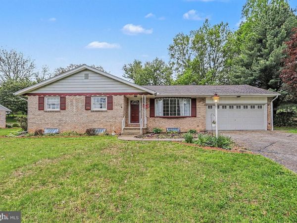12 GREENBRIAR DRIVE, YORK, PA 17407