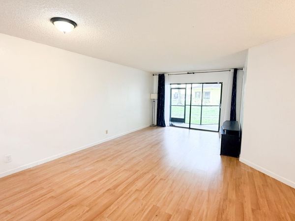 6475 W Oakland Park Boulevard, Lauderhill, FL 33313