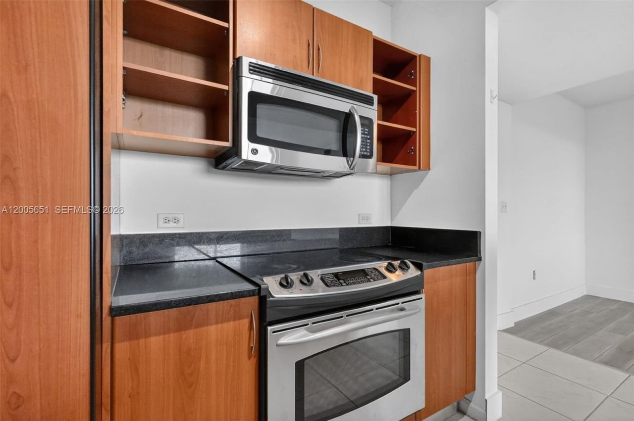 2775 NE 187th St , Unit 202, Aventura, FL 33180 Photo