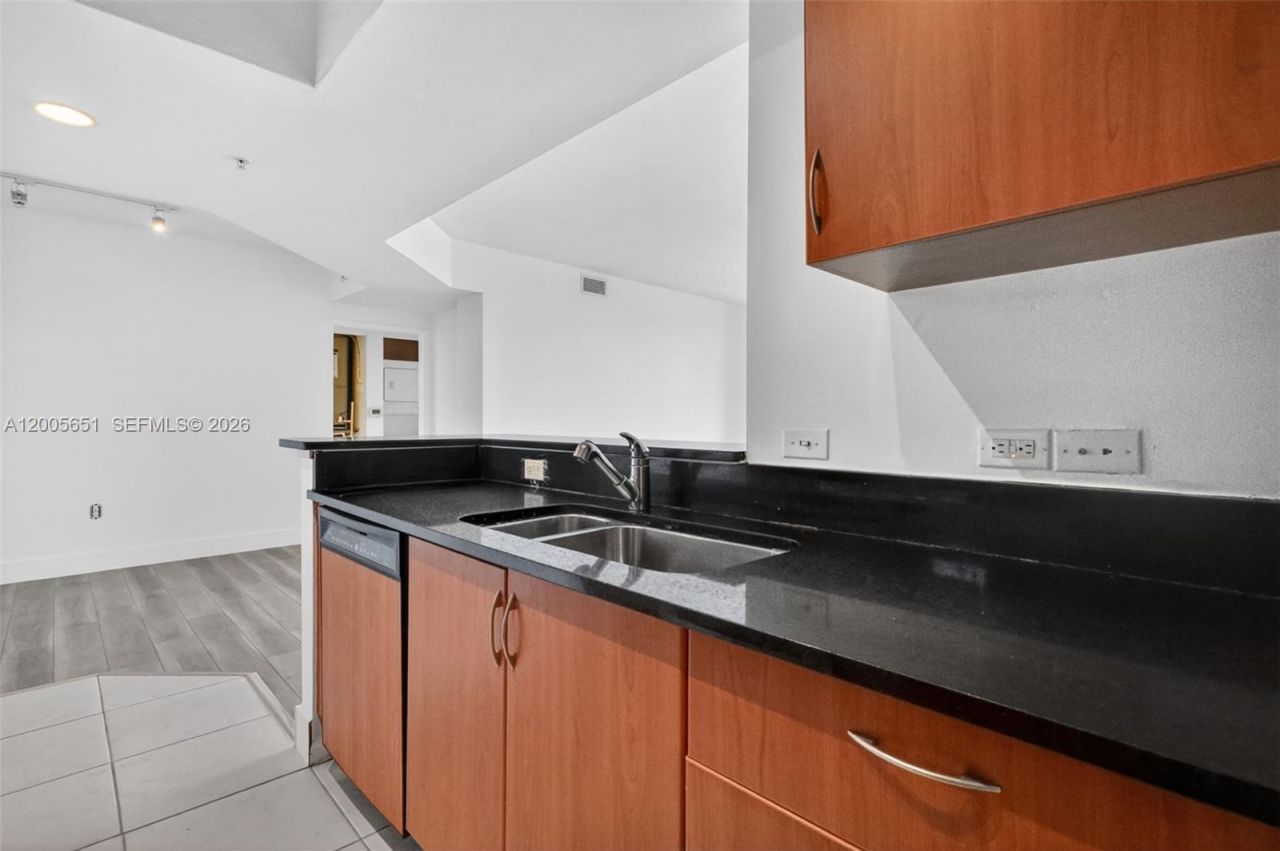 2775 NE 187th St , Unit 202, Aventura, FL 33180 Photo