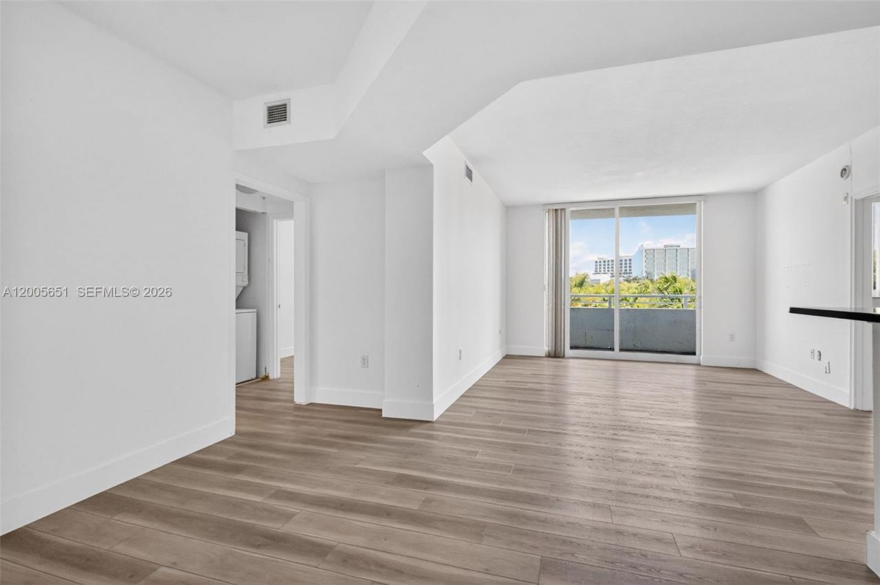 2775 NE 187th St , Unit 202, Aventura, FL 33180 Photo
