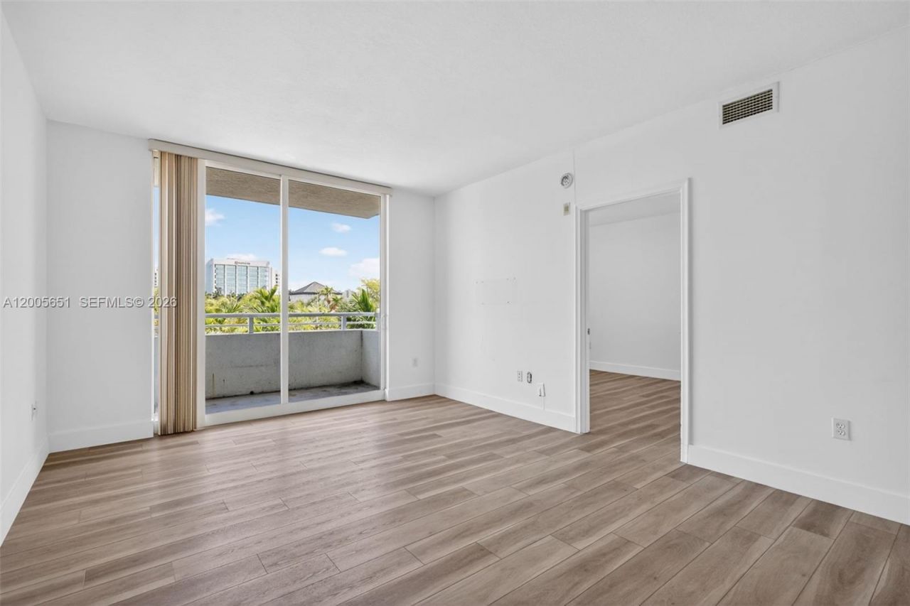 2775 NE 187th St , Unit 202, Aventura, FL 33180 Photo