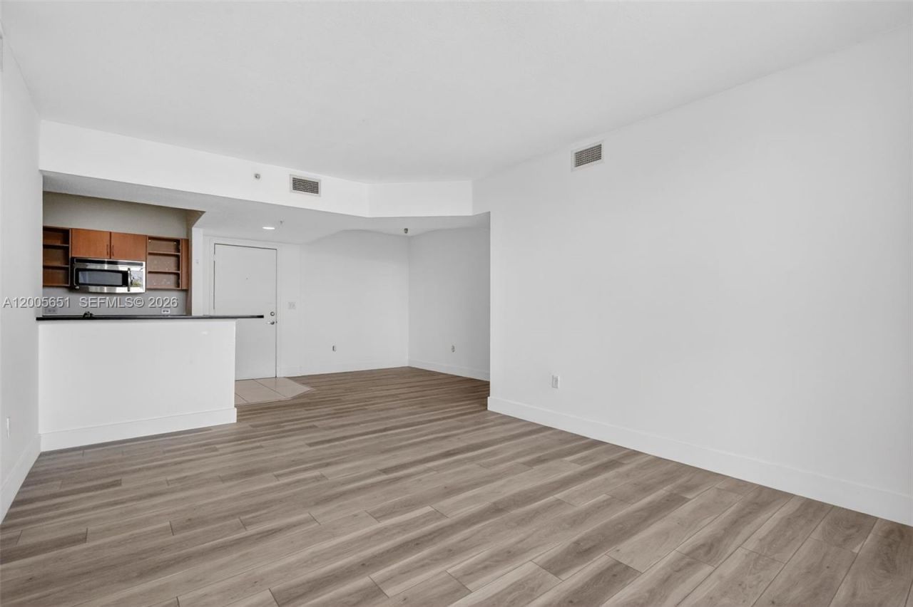 2775 NE 187th St , Unit 202, Aventura, FL 33180 Photo