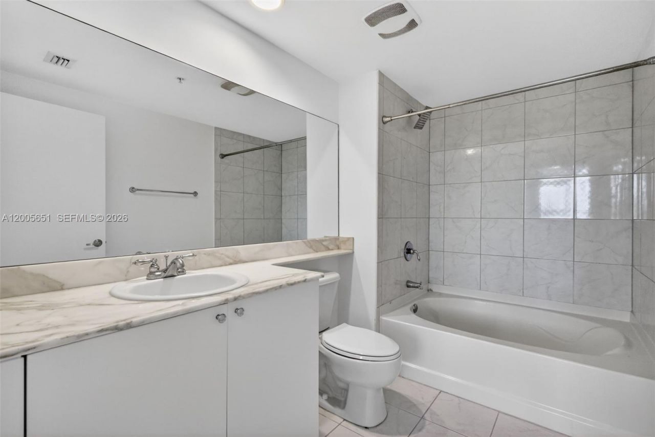 2775 NE 187th St , Unit 202, Aventura, FL 33180 Photo