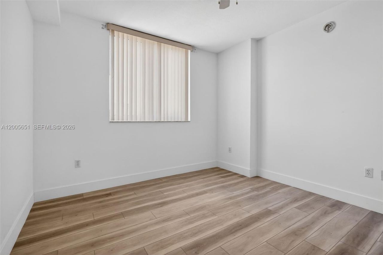 2775 NE 187th St , Unit 202, Aventura, FL 33180 Photo