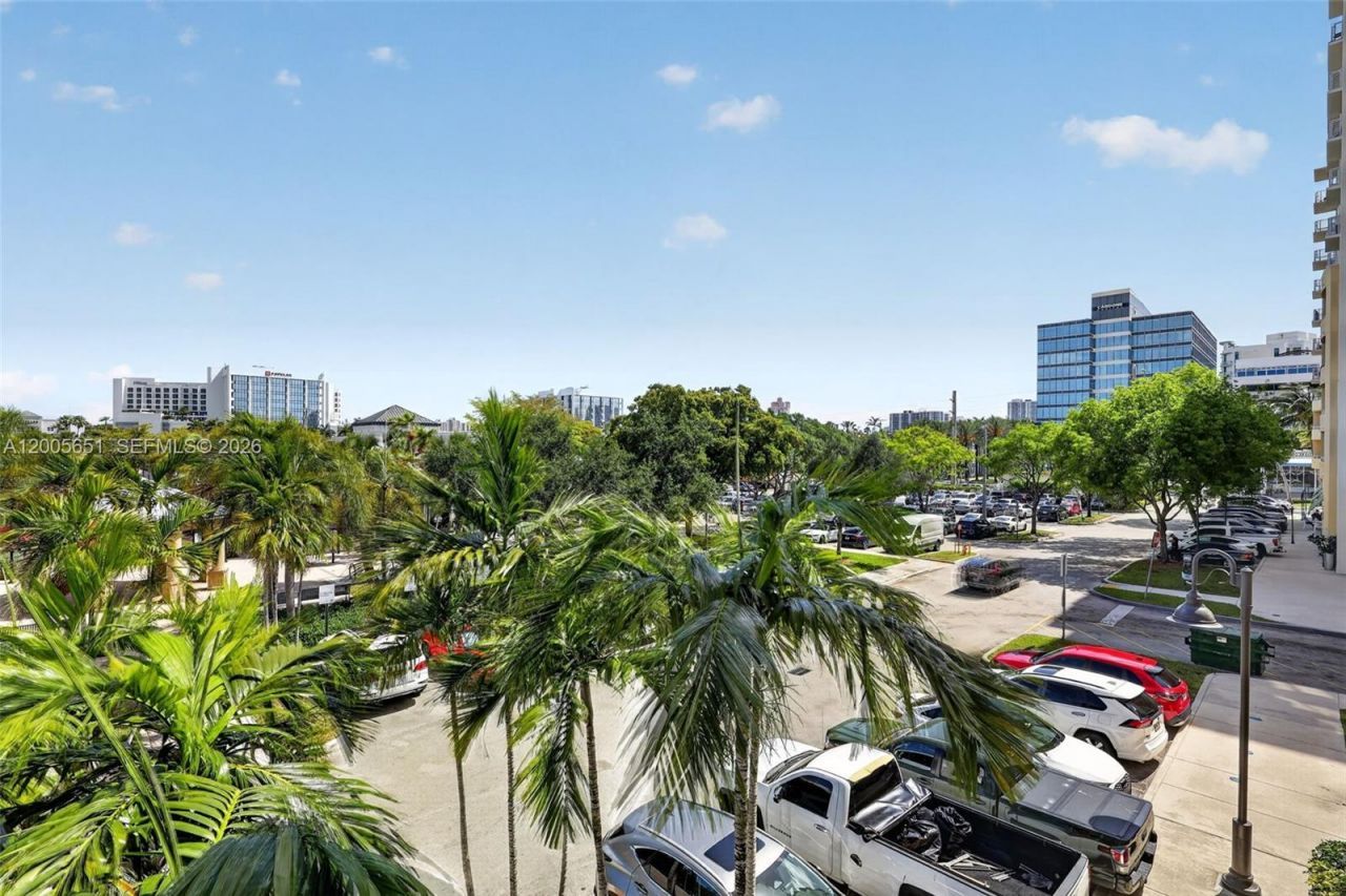 2775 NE 187th St , Unit 202, Aventura, FL 33180 Photo