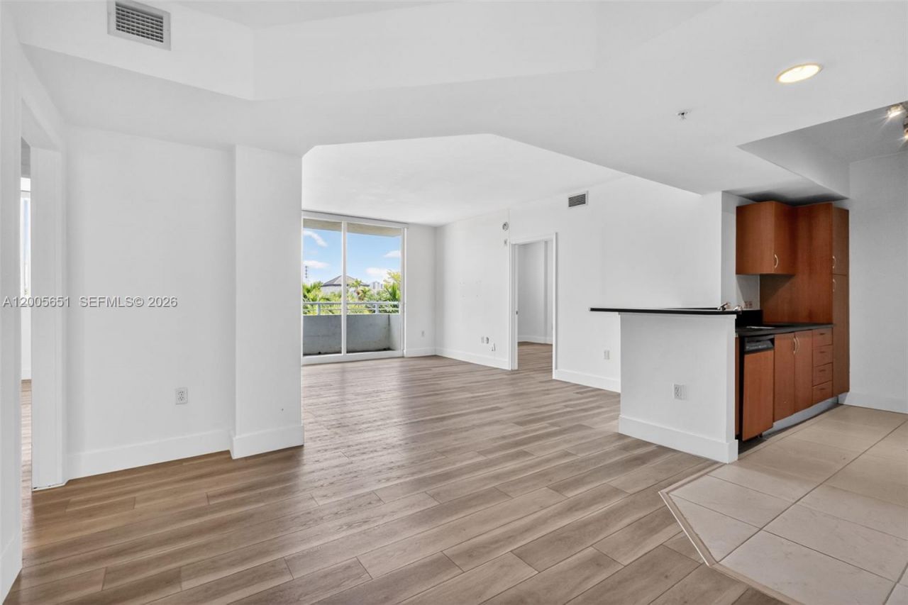 2775 NE 187th St , Unit 202, Aventura, FL 33180 Photo