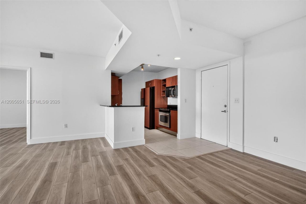 2775 NE 187th St , Unit 202, Aventura, FL 33180 Photo