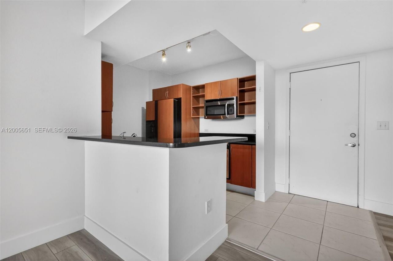 2775 NE 187th St , Unit 202, Aventura, FL 33180 Photo