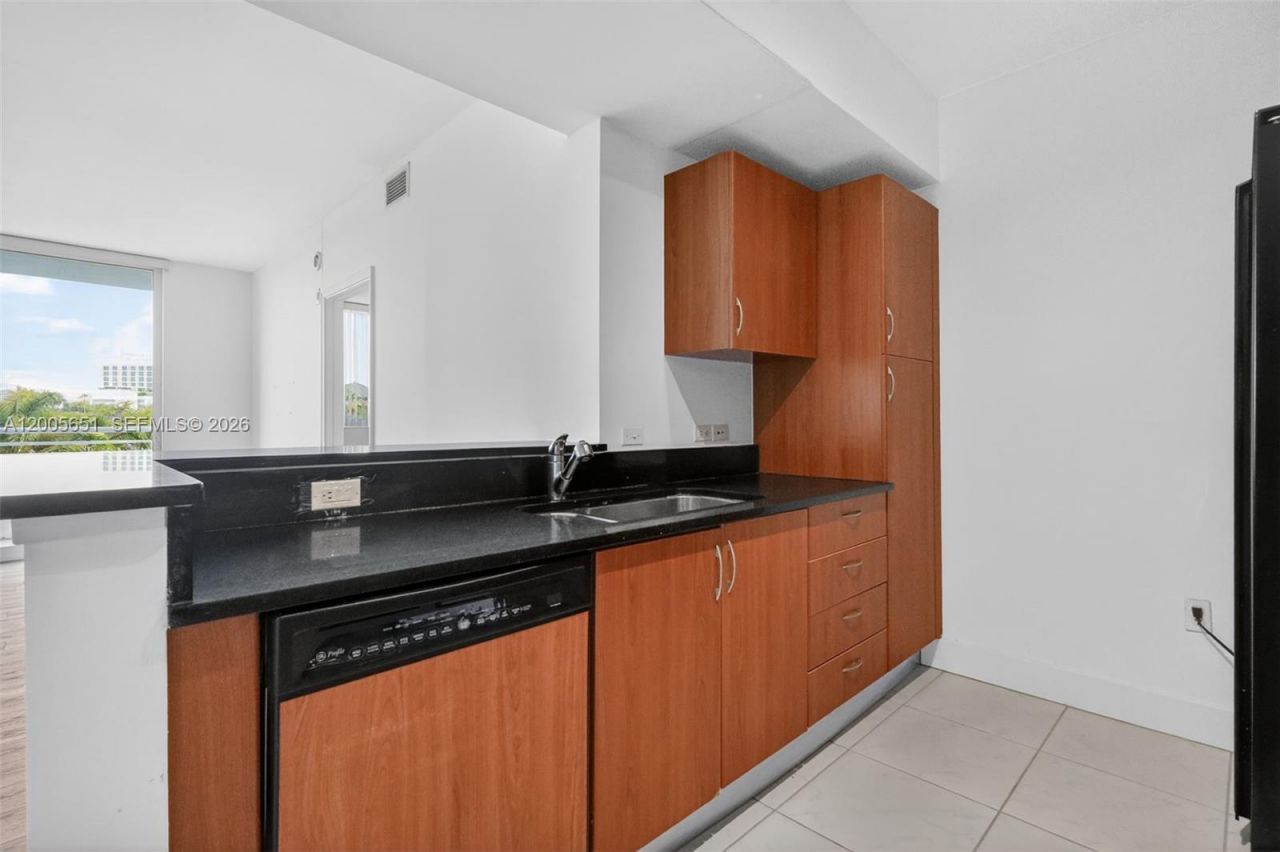 2775 NE 187th St , Unit 202, Aventura, FL 33180 Photo