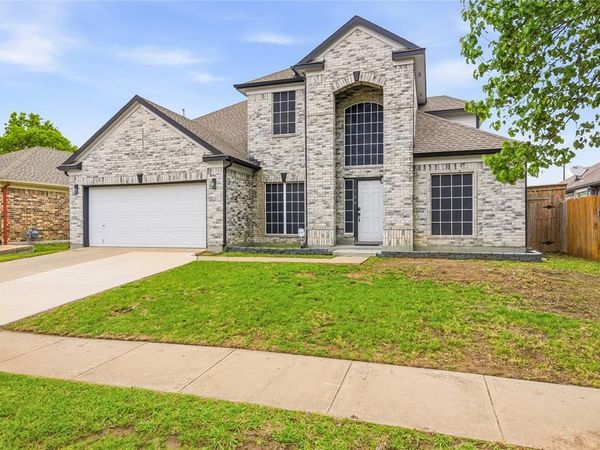 709 Gentry Drive, Arlington, TX 76018