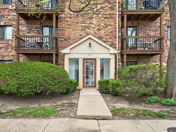 2219 NICHOLS Road, Unit 17A, Arlington Heights, IL 60004