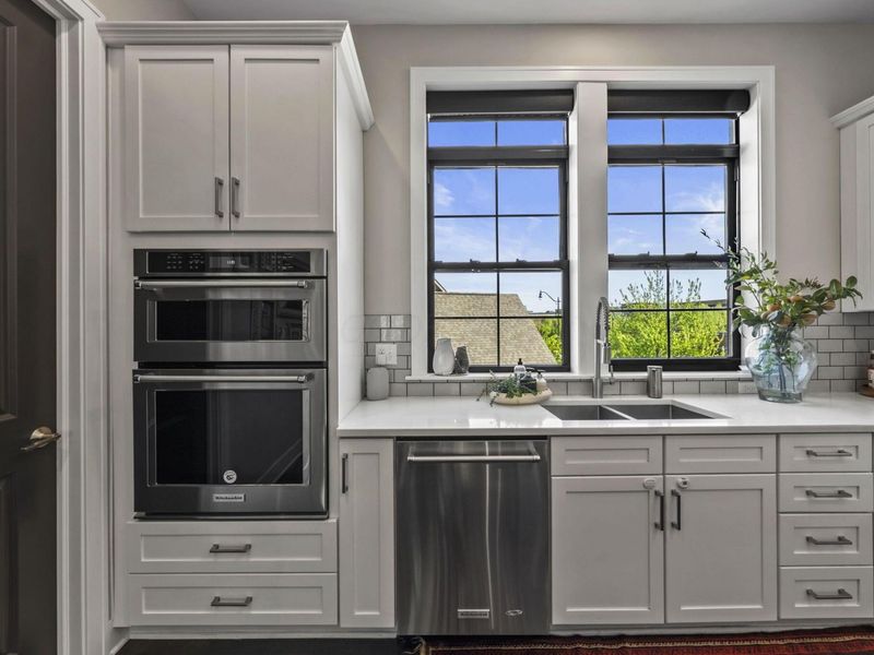 884 Burr Avenue, Unit 20, Grandview, OH 43212 Photo 10