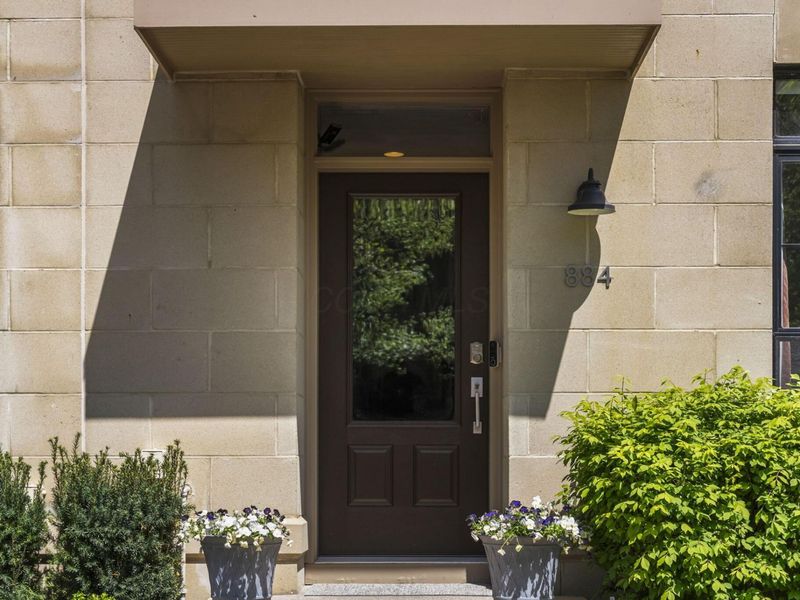 884 Burr Avenue, Unit 20, Grandview, OH 43212 Photo 2