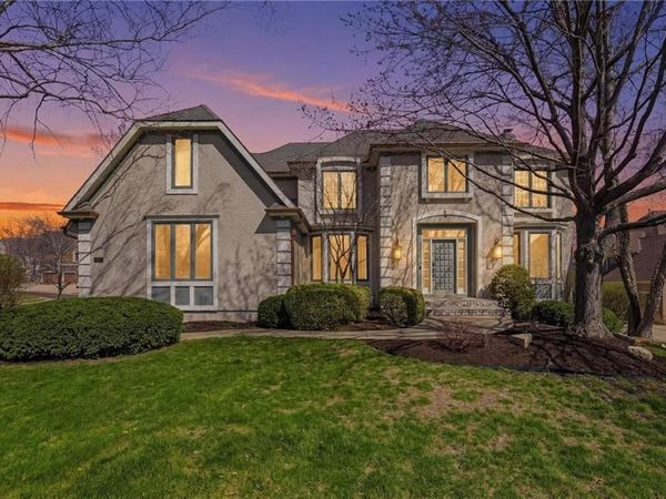 9206 W 146th Place, Overland Park, KS 66221