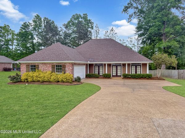 423 Old Town Circle, Brandon, MS 39042