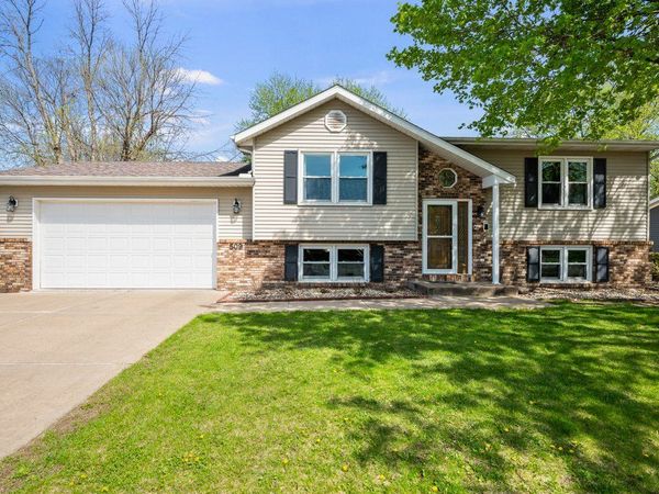 509 N 6th Street, Eldridge, IA 52748