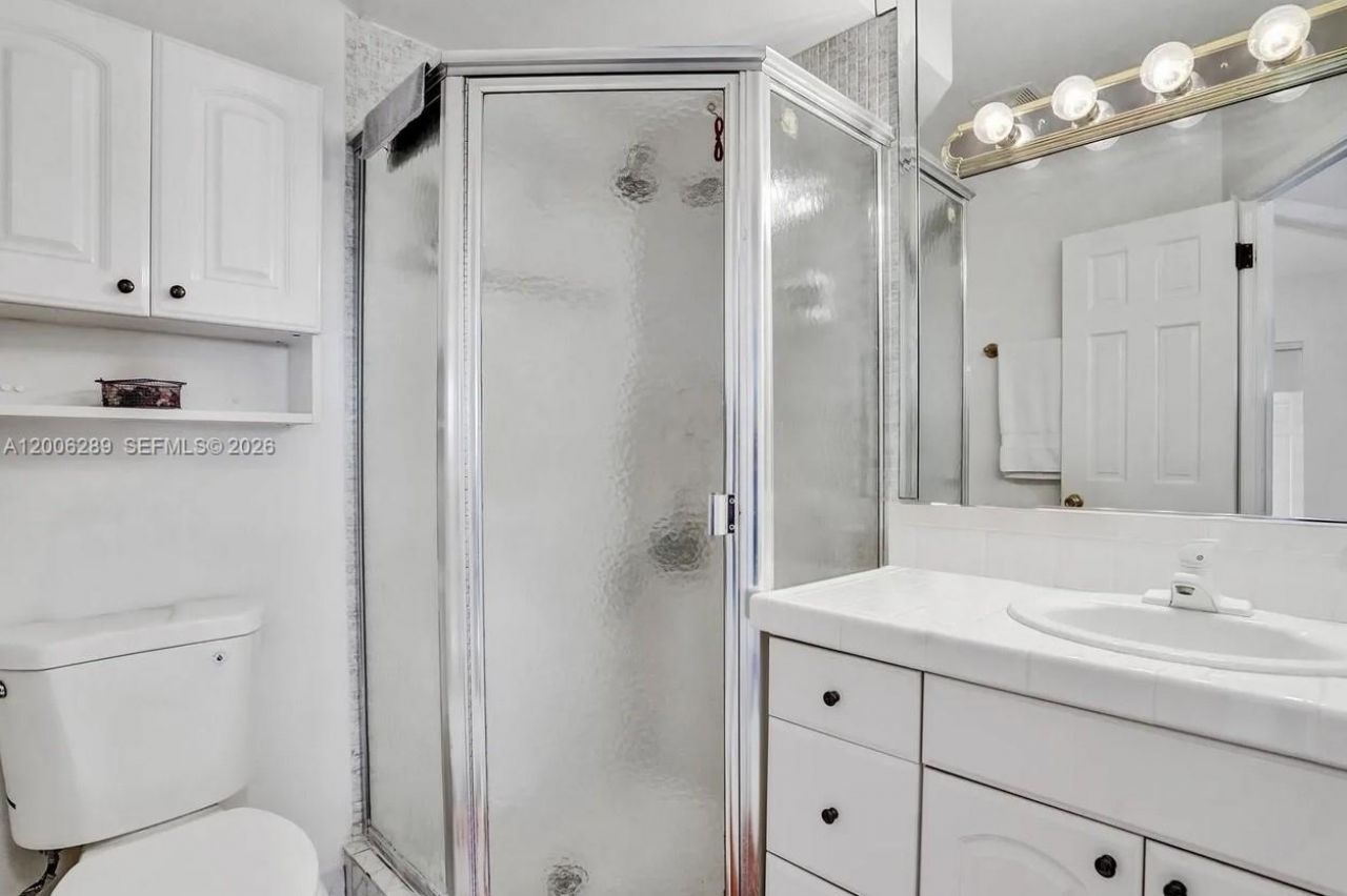 4706 NW 36th St , Unit 605, Lauderdale Lakes, FL 33319 Photo