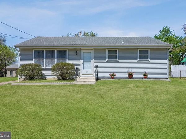17 LAMBETH ROAD, BURLINGTON, NJ 08016