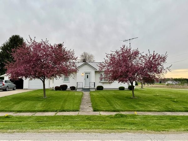 823 W Mansfield, New Washington, OH 44854