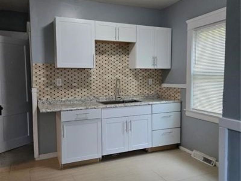 9502 Empire Avenue, Cleveland, OH 44108 Photo 5