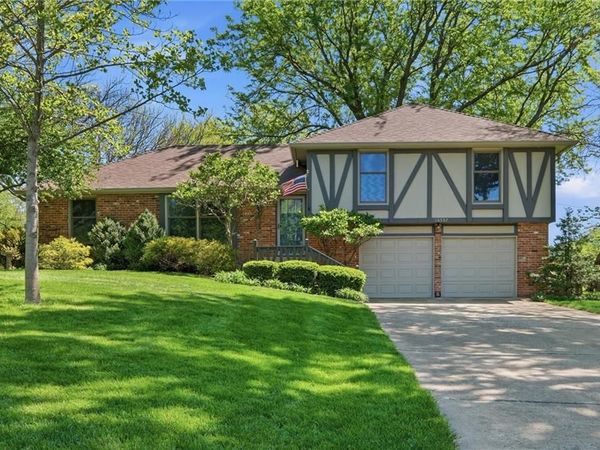 16537 Glenwood Street, Stilwell, KS 66085