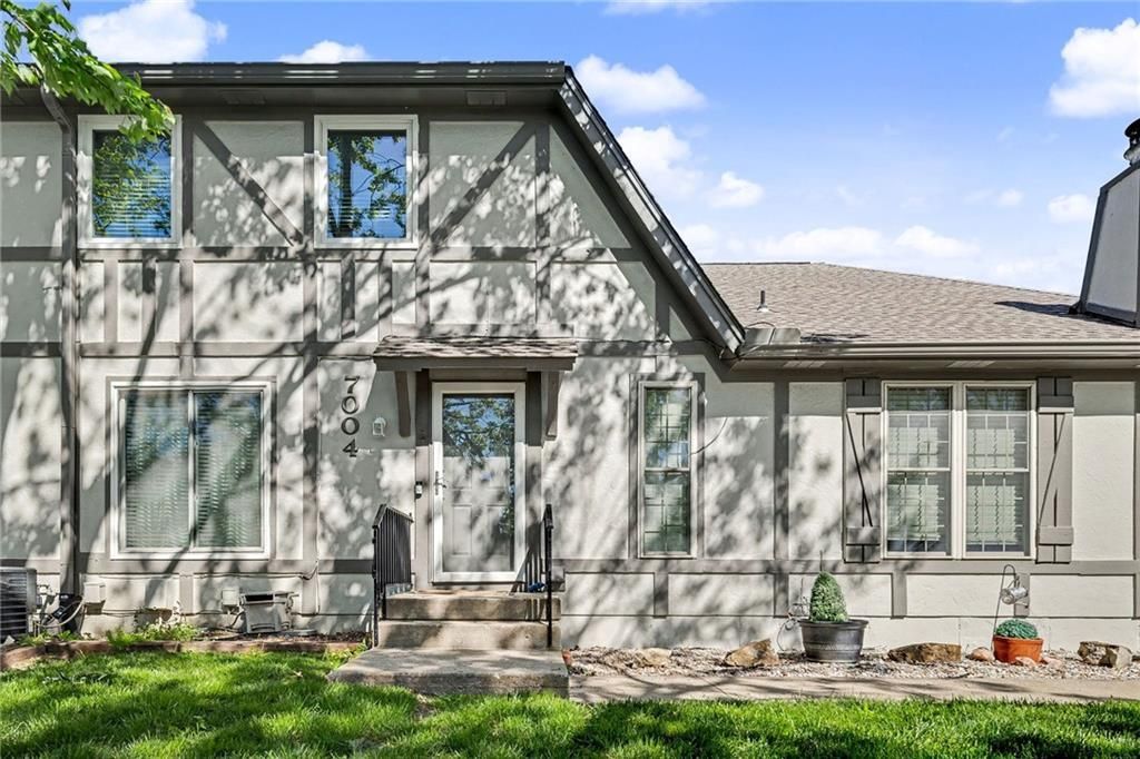 7004 N Fisk Court, Kansas City, MO 64151 Main Photo