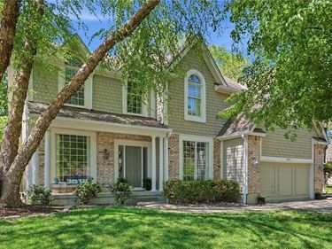 8016 N Chatham Avenue, Kansas City, MO 64151