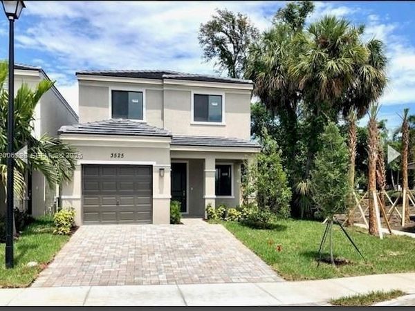 3525 NW 1st St , Pompano Beach, FL 33069