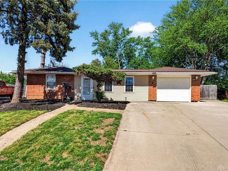 1392 Chinook Court, Xenia, OH 45385 Photo 1