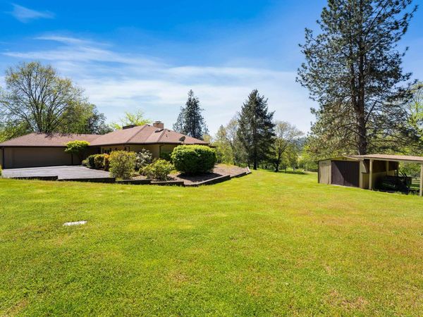 254 El Camino Way, Grants Pass, OR 97526