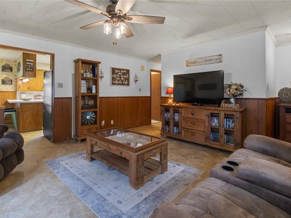 815 S 8th Avenue , Teague, TX 75860