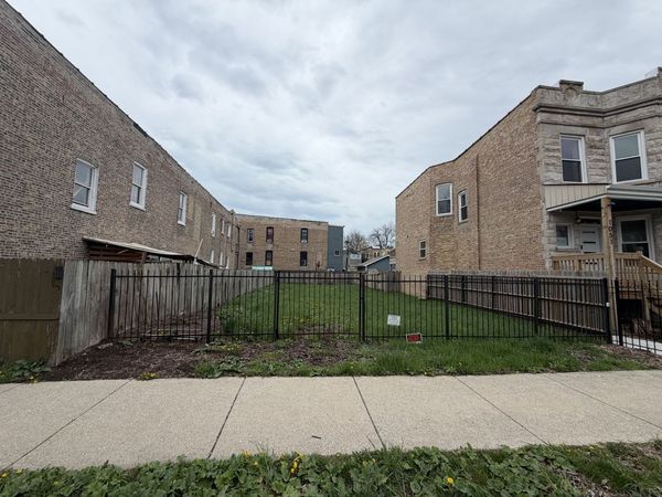 1053 N Lawndale Avenue , Chicago, IL 60651