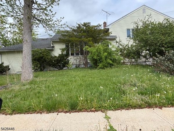 6 Grand St, Clark, NJ 07066