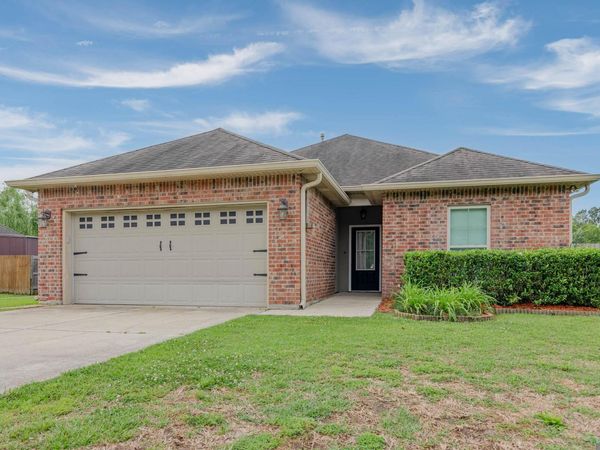 21198 Beau Chateau Blvd, Ponchatoula, LA 70454