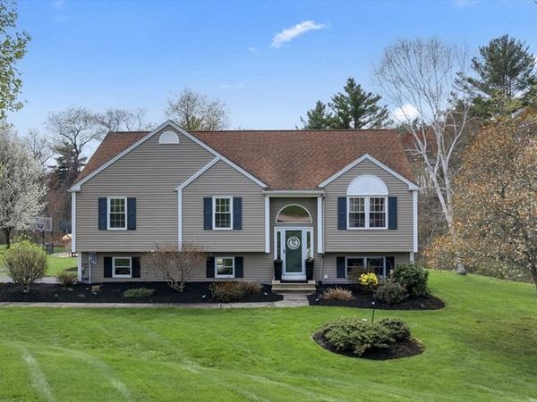 2 Kayla Ln, Dudley, MA 01571