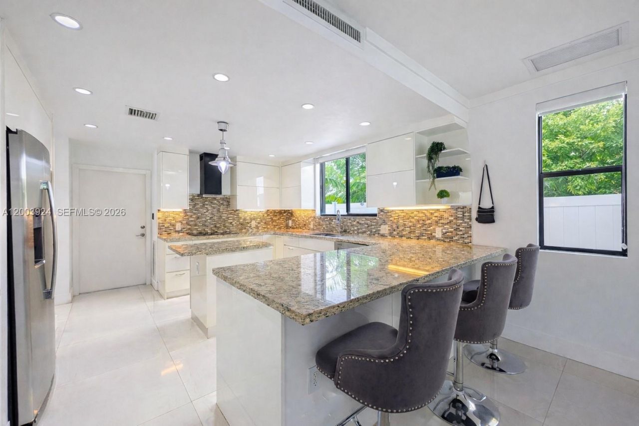 471 SW 30th Rd , Miami, FL 33129 Photo