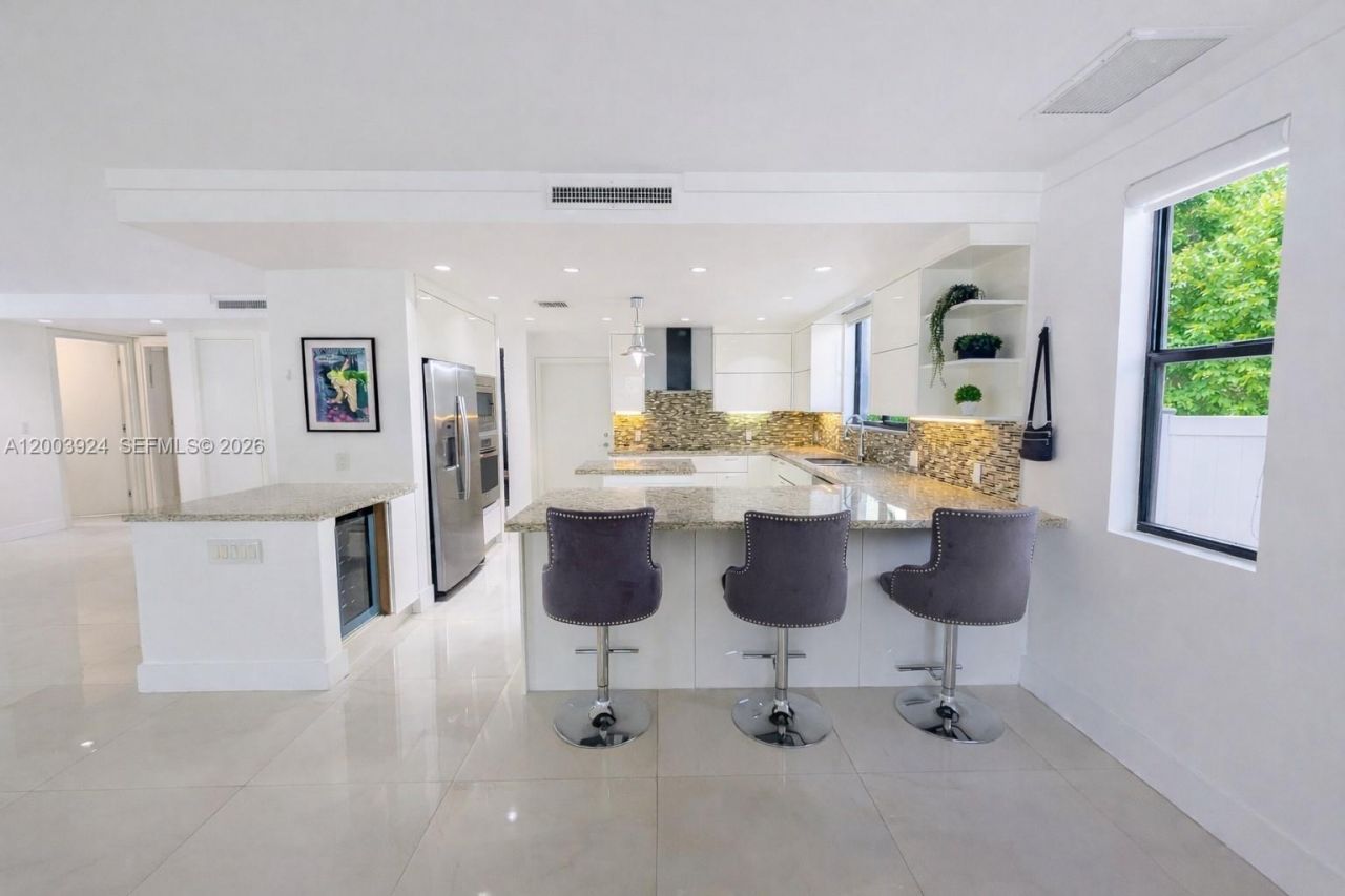 471 SW 30th Rd , Miami, FL 33129 Photo