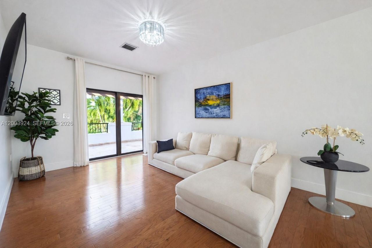 471 SW 30th Rd , Miami, FL 33129 Photo