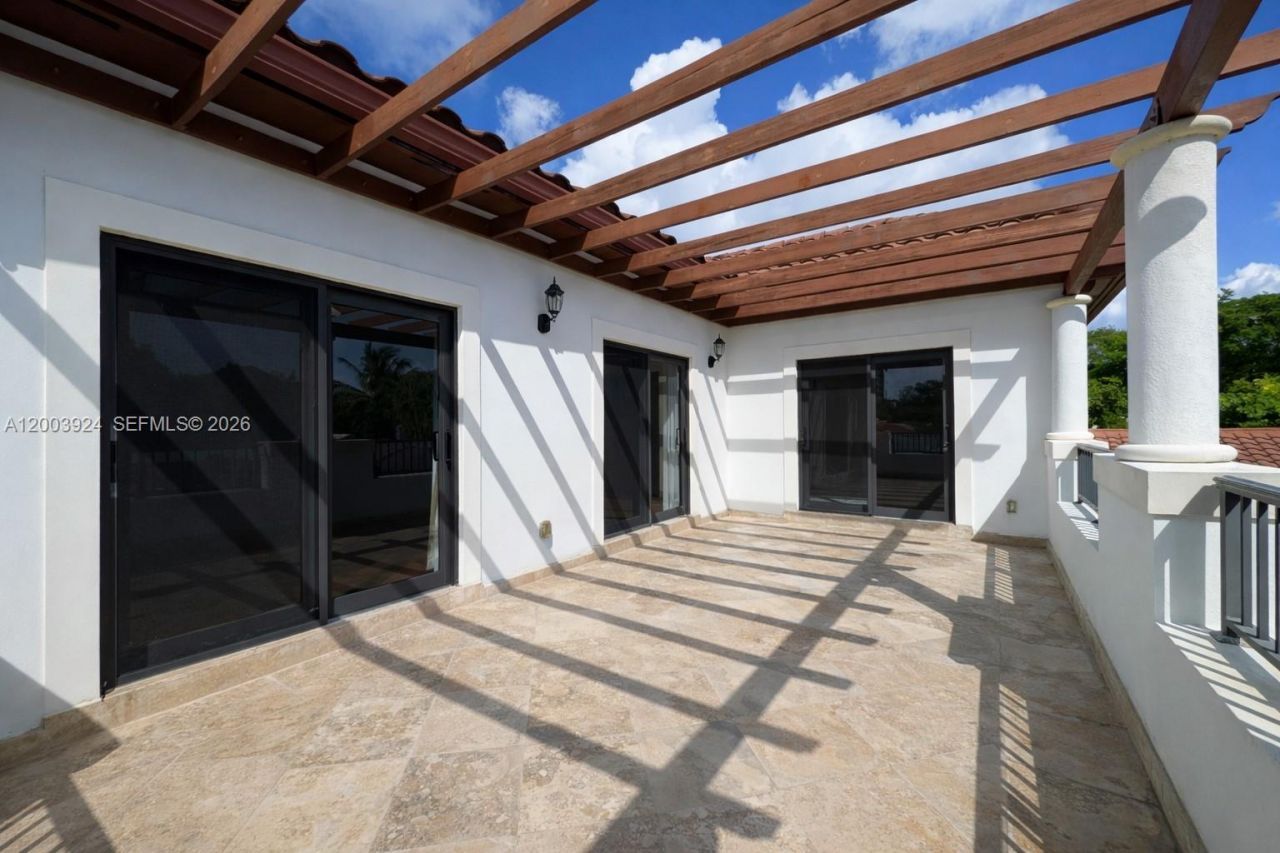 471 SW 30th Rd , Miami, FL 33129 Photo