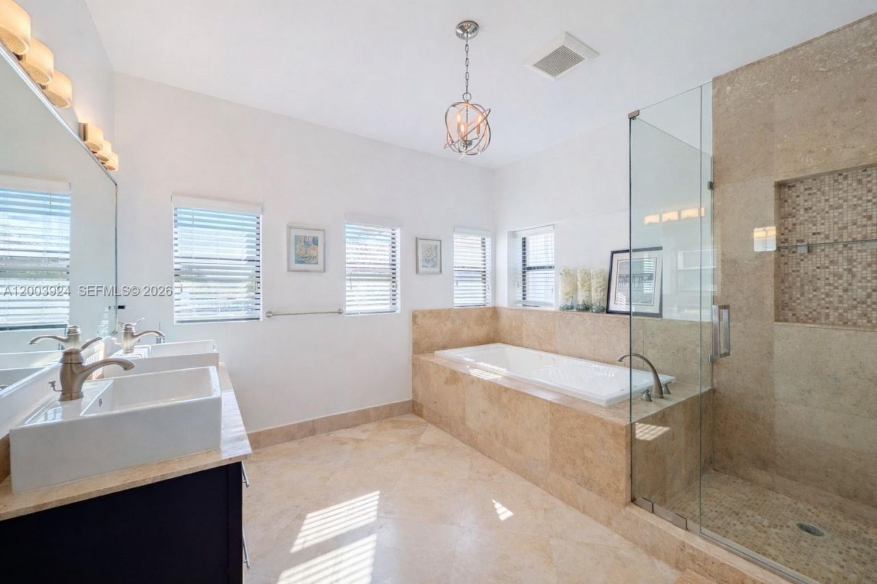 471 SW 30th Rd , Miami, FL 33129 Photo